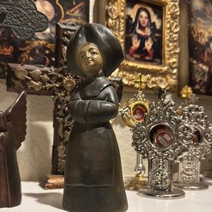 Vintage Nun Figurine –‎ Unique Religious Collectible
